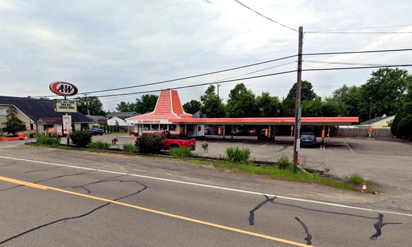 A&W Restaurant - Rockwood - 31930 W Jefferson Ave (newer photo)